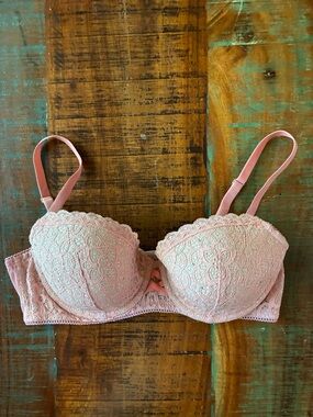 Victoria's Secret Dream Angels Multi-Way Bra in a light pink floral lace 36D